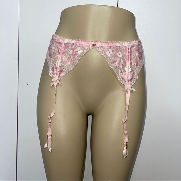 Victoria's Secret Body By Victoria Floral Lace Garter Belt - Picture 7 of 10